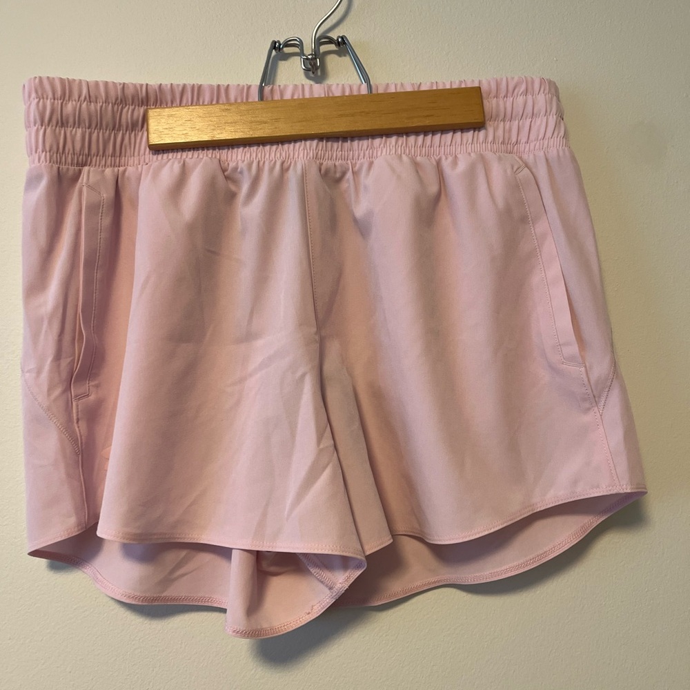 🍄Under Armour NWT Shorts